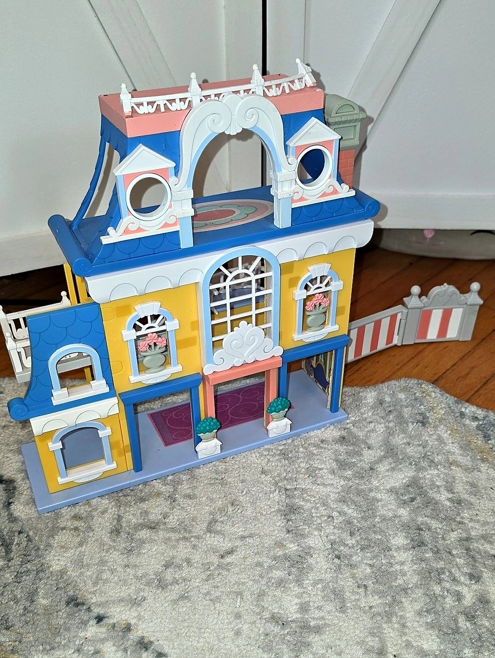 Rare Vintage Disney's Marie From Aristocats Play House Set With Accesories